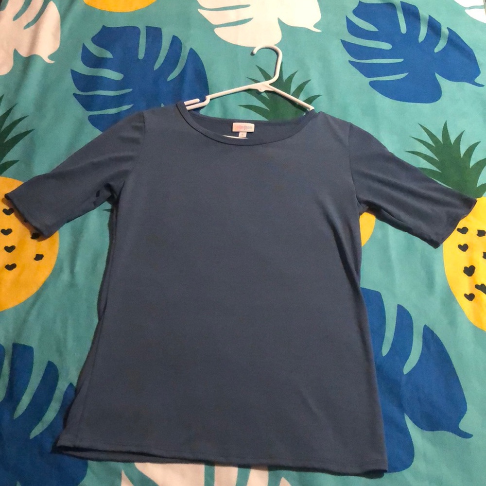 LuLaRoe Small Gigi Shirt